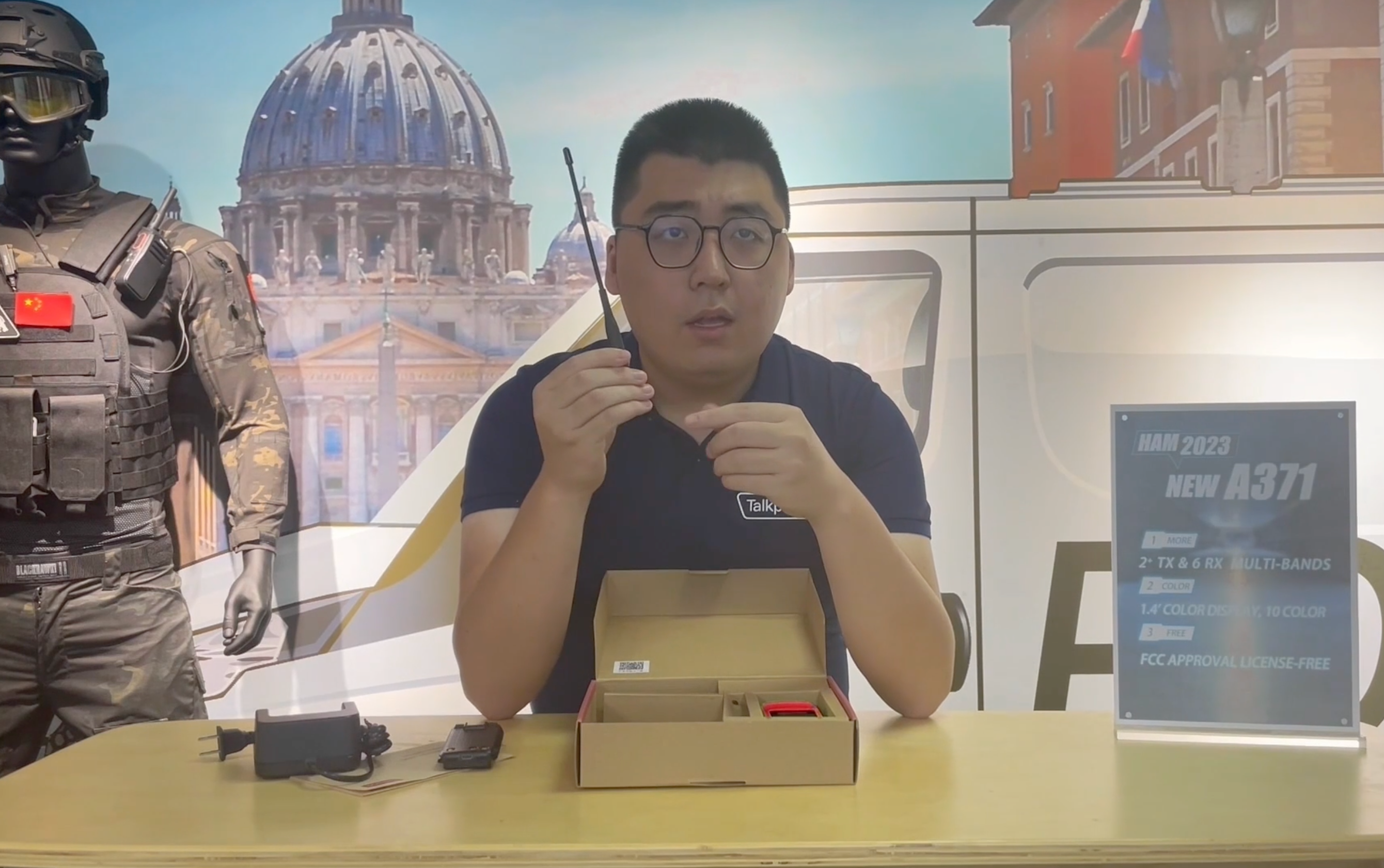 Unboxing A371 HAM GMRS radio